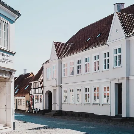Bed & Breakfast Kjobing Manor *