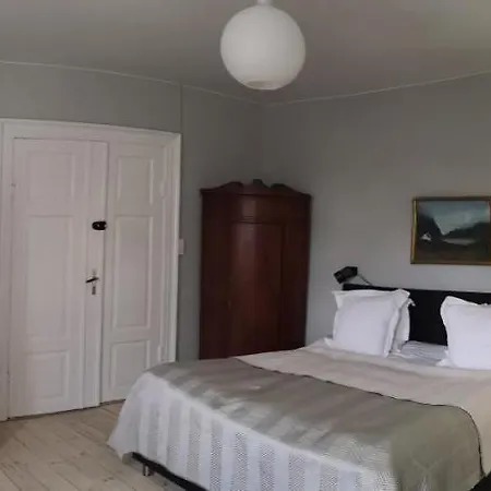 Kjobing Manor 住宿加早餐酒店