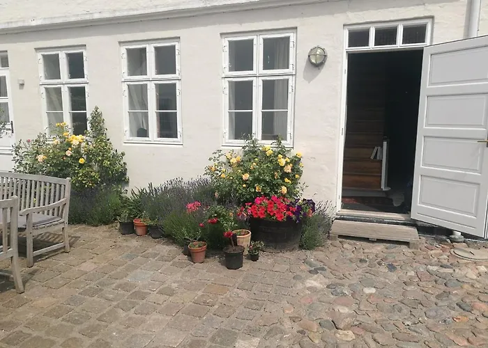 Kjobing Manor 4*