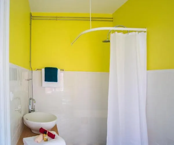 לינה וארוחת בוקר Kjobing Manor 4*